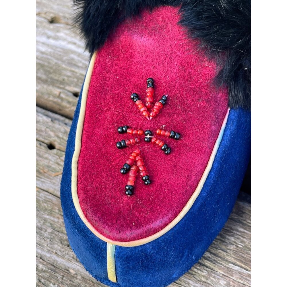 VIntage 1960s Canada Blue Red  Suede Fur Womens Moccasin Slipper Sz 8 - Picture 3 of 16